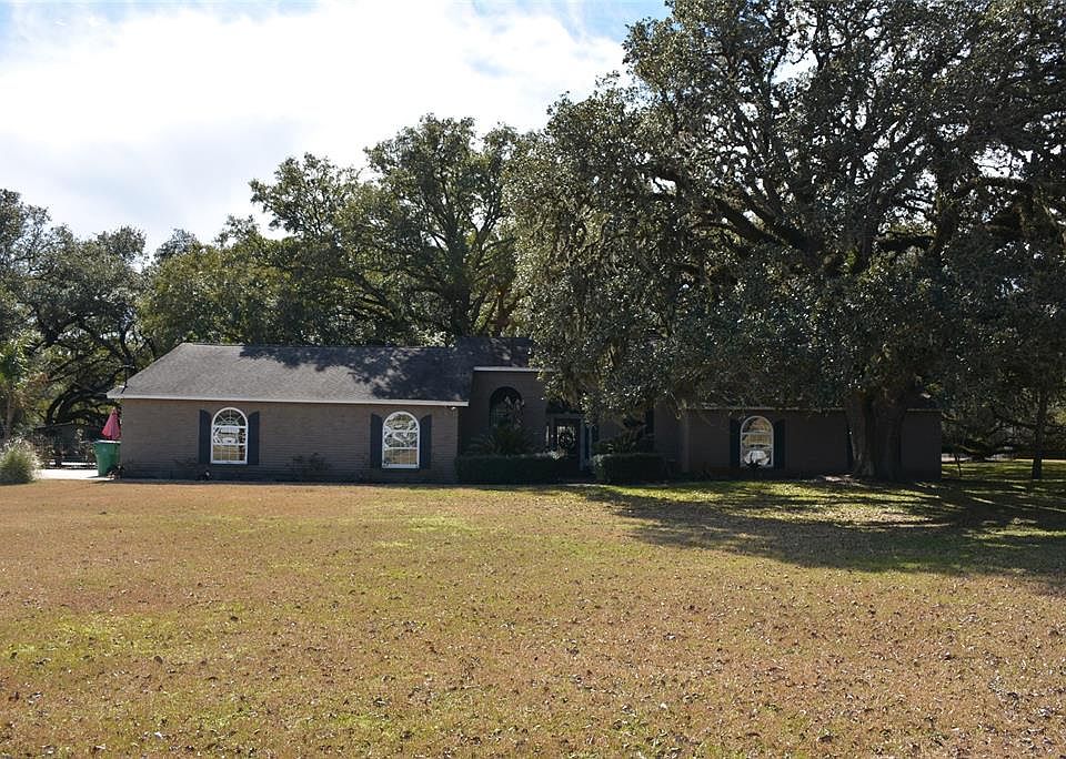 1st image of 9415 Twin Oaks Dr