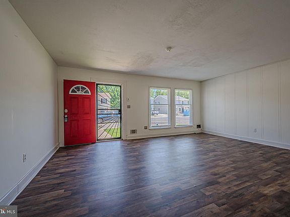 4th image of 38 Meadow Wood Ln