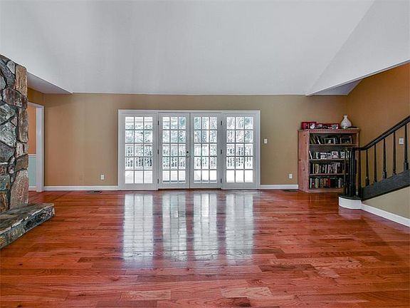 5th image of 4067 Devonshire Dr