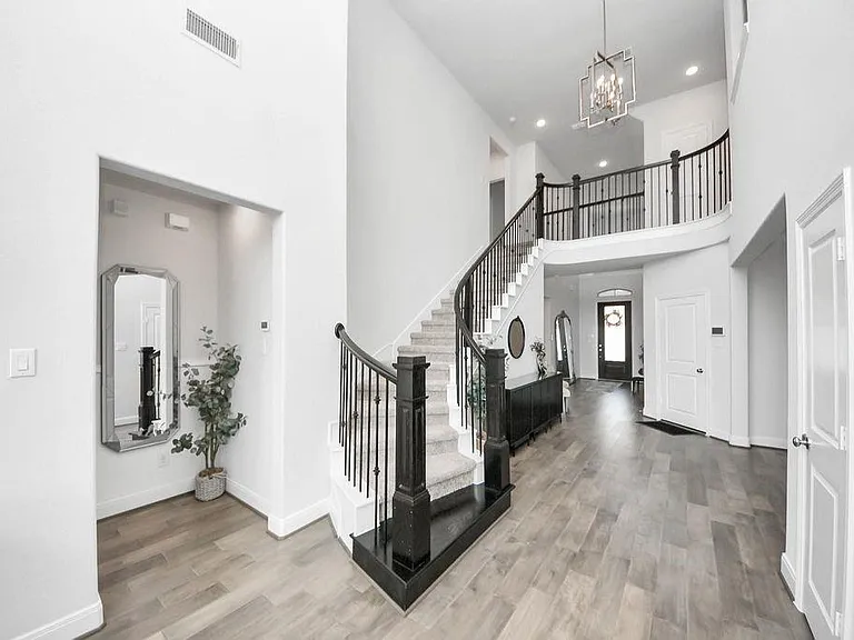 8922 Golden Mist Dr — Photo 3