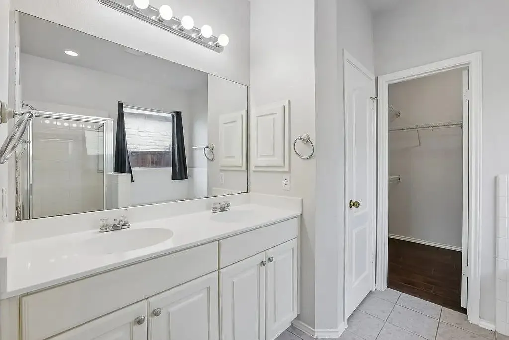 4 bed, 2236 sqft, $2,300 — Photo 2