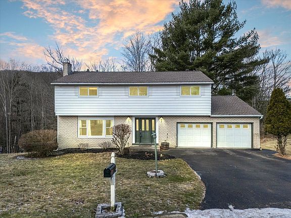 2nd image of 1204 Wildwood Ln