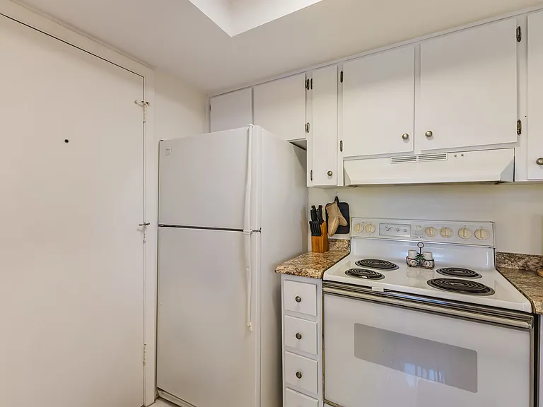 5840 Vancouver Cir #2 — Photo 35