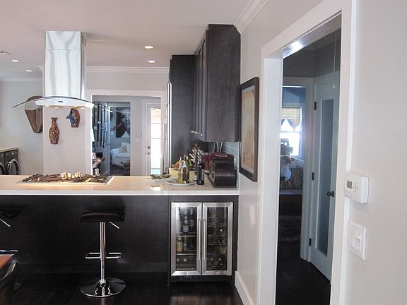 4th image of 1135 N Poinsettia Pl