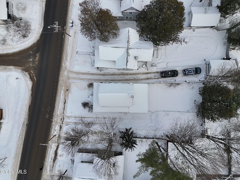 4th image of 288 Ampersand Avenue