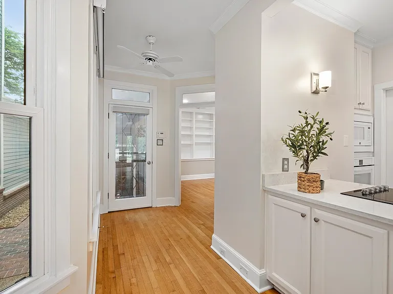 752 Island Dr — Photo 14