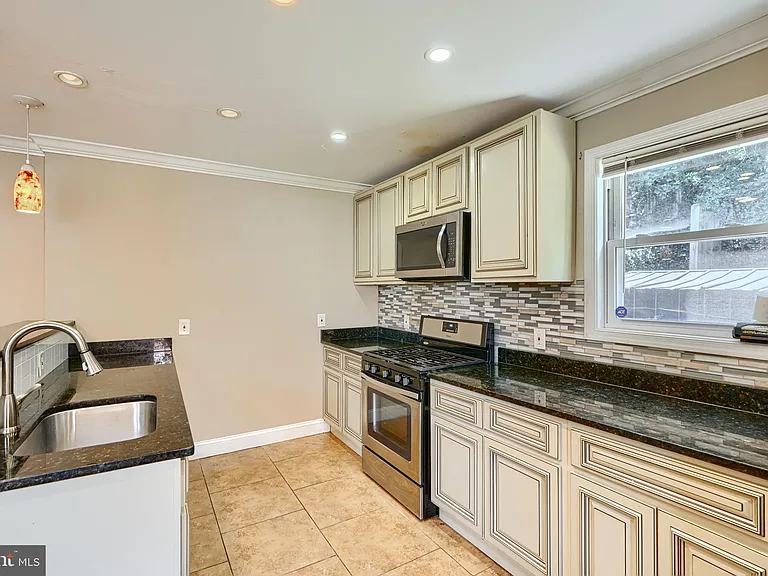 6110 Everall Ave — Photo 11
