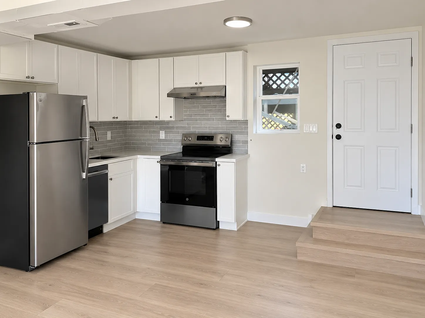 1 bed, 870 sqft, $2,050 — Photo 2