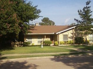 1400 Meadowcrest Dr, Mesquite, TX 75149