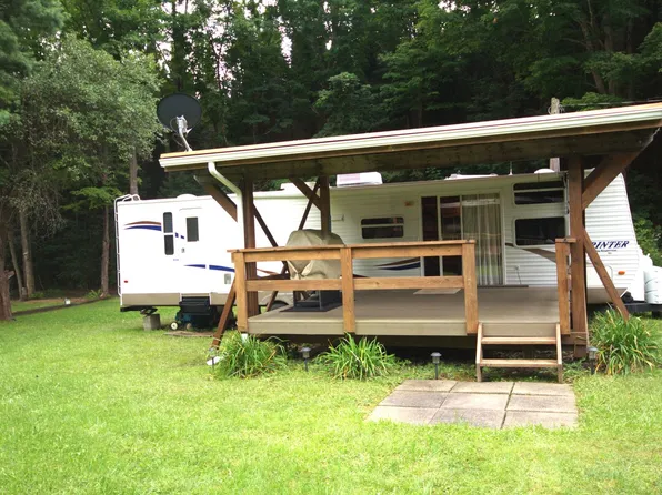 121 Crooked Pier Rd, Marienville, PA 16239