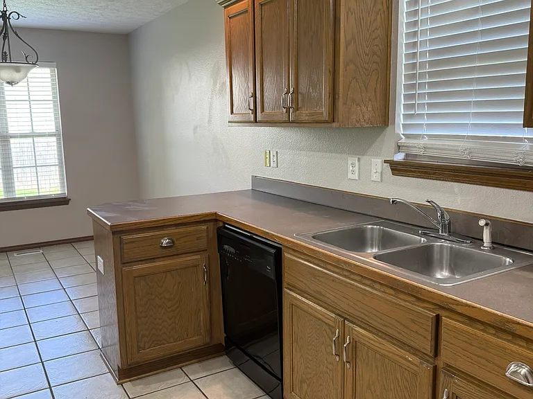 3445 S Brunswick Ave — Photo 20