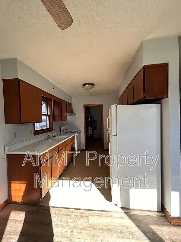 480 5th Ave — Photo 3