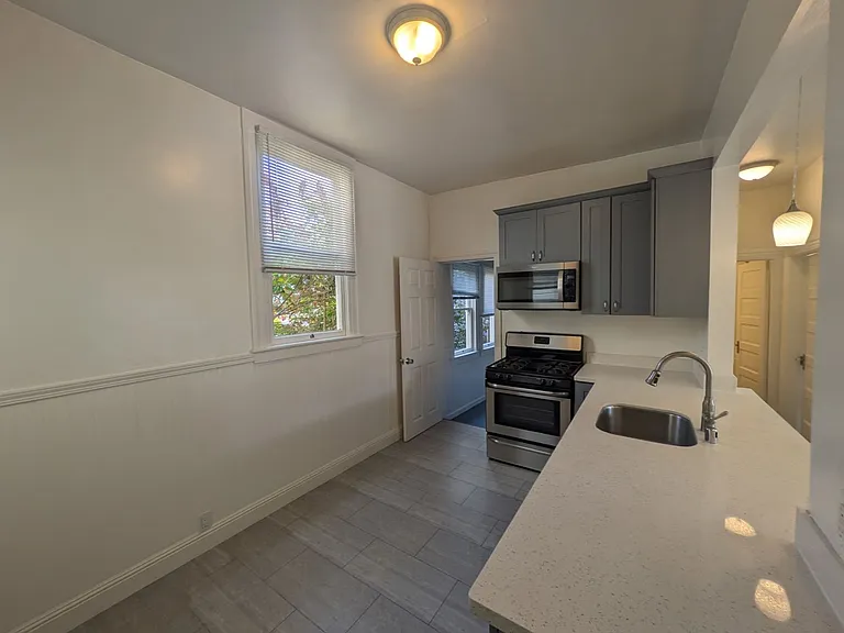 144 148 Sanchez 8 #10 — Photo 2