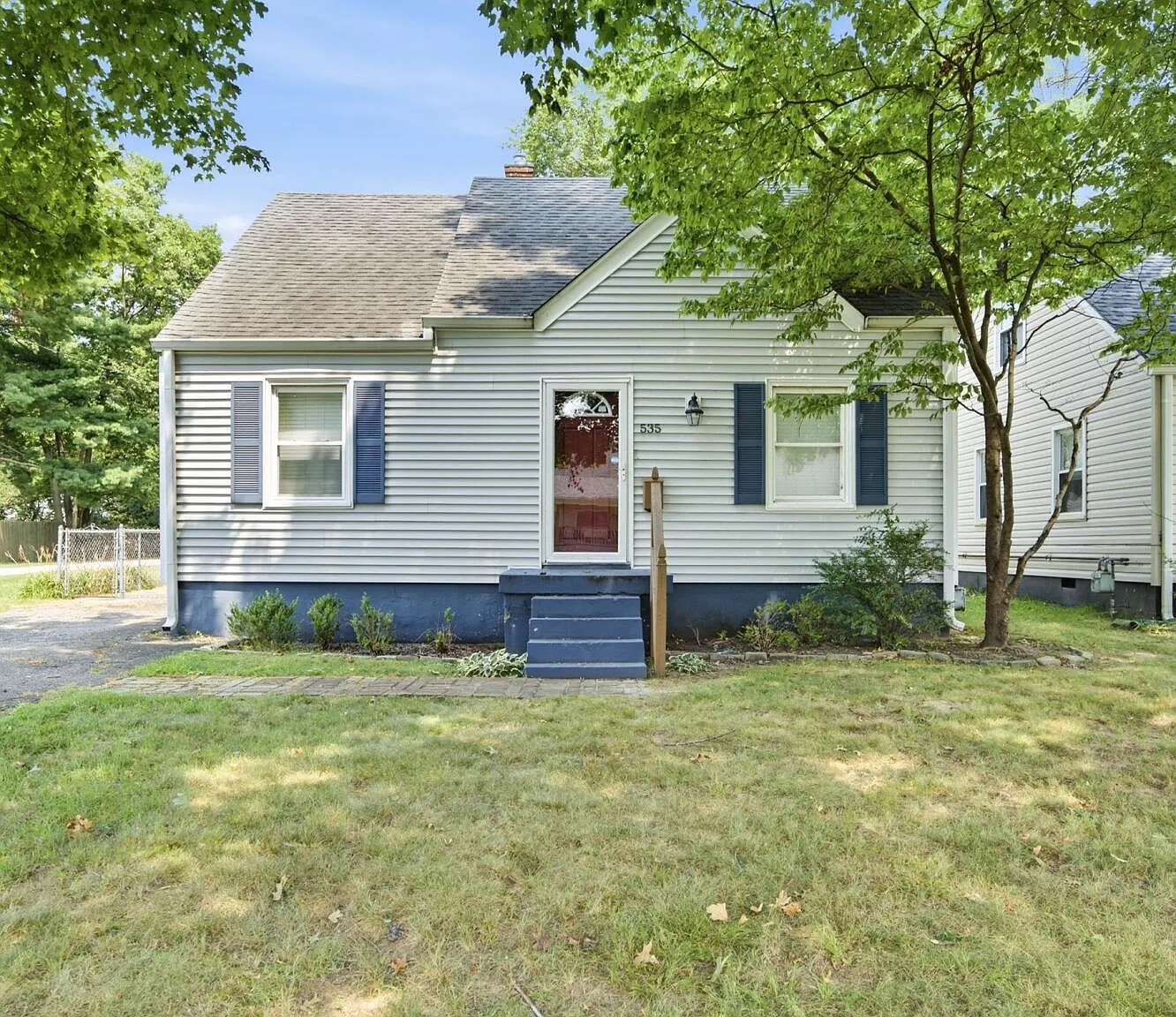 3 bed, 1.5 bath, 1215 sqft, $1,850 — Photo 2