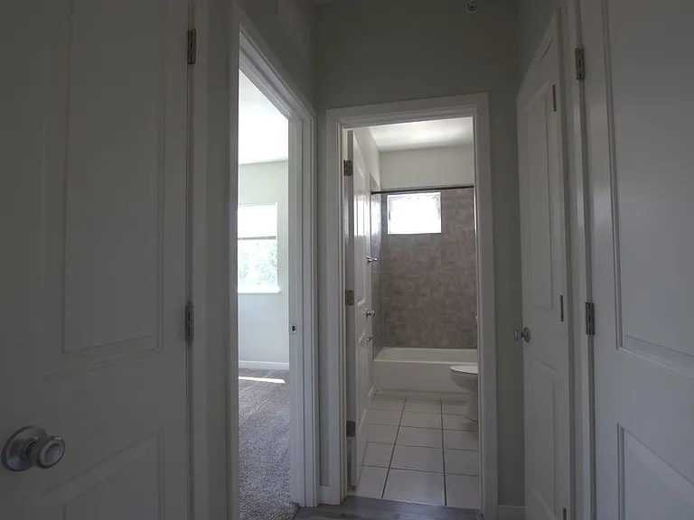 1601 Kimbark St #104 — Photo 7