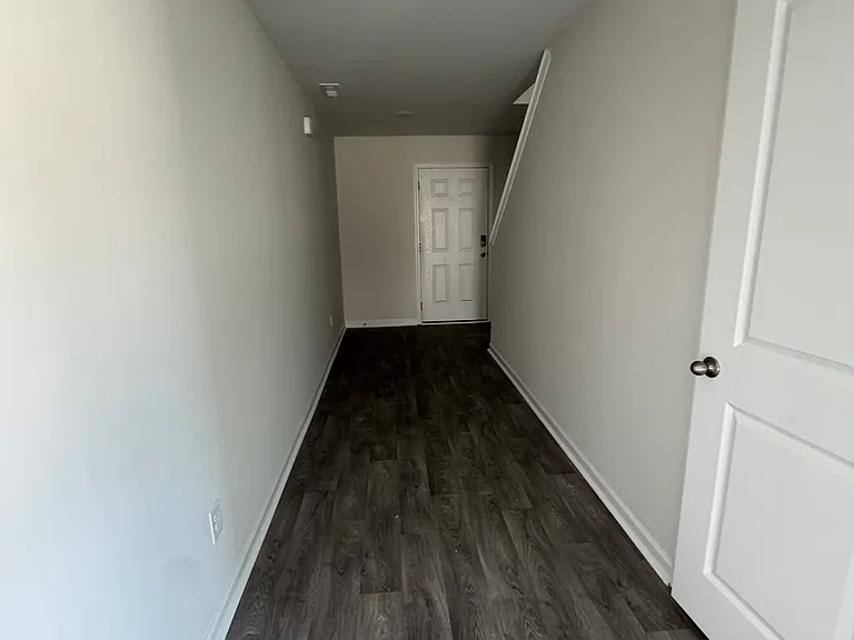 113 Beechwood Cir — Photo 2