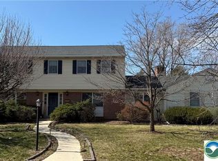 1460 Springhouse Rd S, Allentown, PA 18104