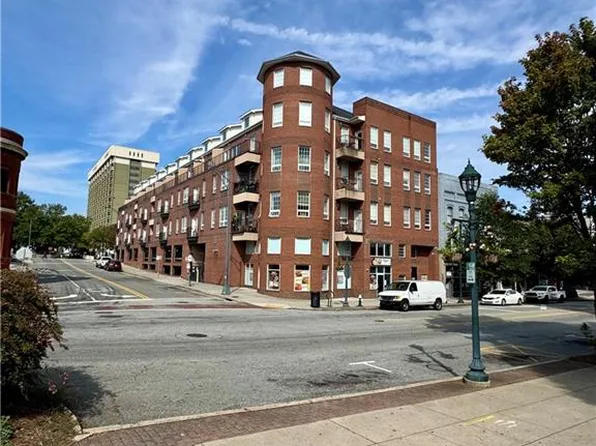 360 S Elm St APT 208, Greensboro, NC 27401