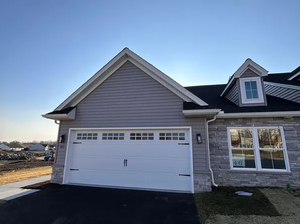 102 Pilgrim Dr, Lancaster, PA 17603
