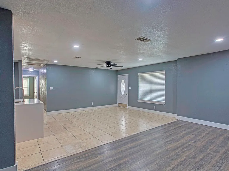 307 Dee Ln — Photo 6