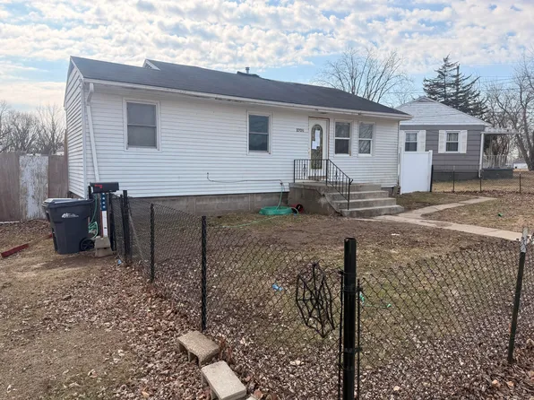 2709 Flint Hills Dr, Burlington, IA 52601