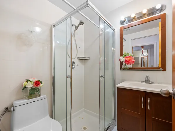 183-26 Booth Memorial Avenue image 21 of 31