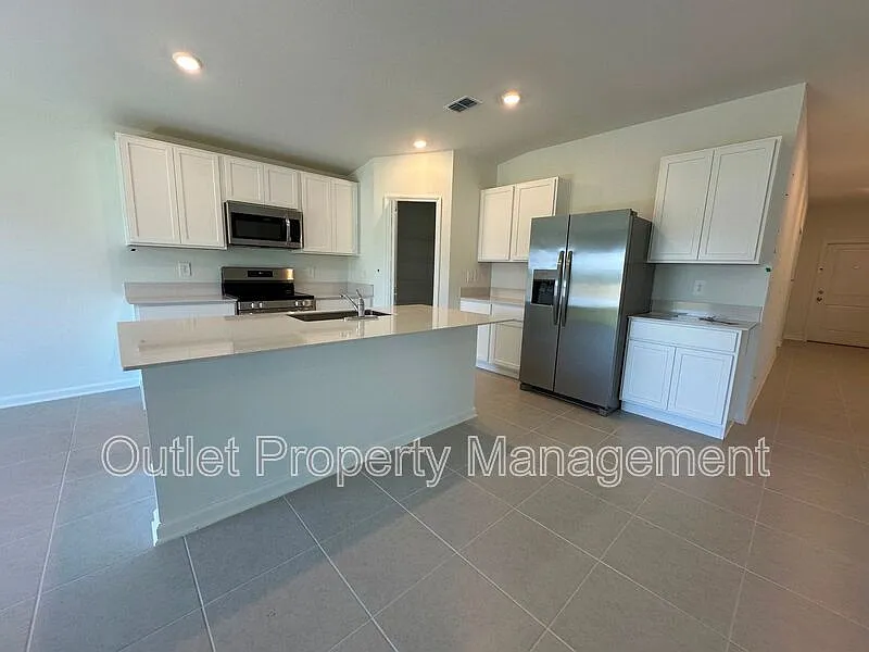 4 bed, 2.0 bath, 1825 sqft, $2,345 — Photo 2