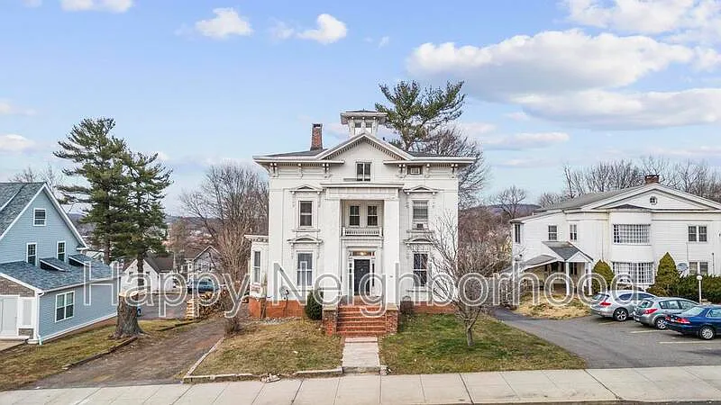 1 bed, 1.0 bath, $1,350 — Photo 1