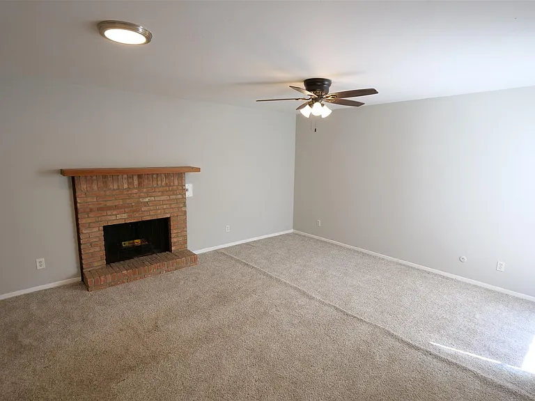 9526 Val Verde St — Photo 27