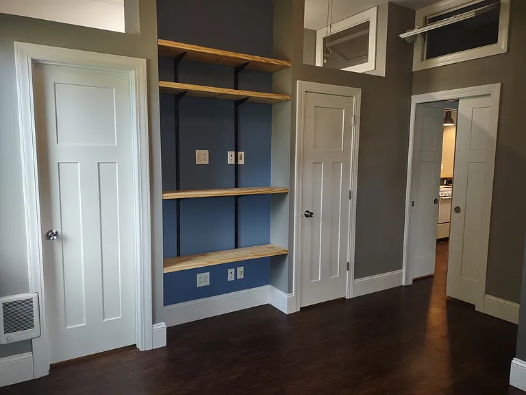 2529 Broadway Ave — Photo 8