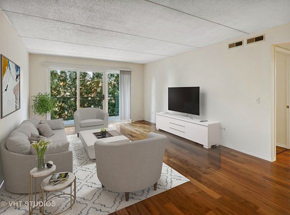 2nd image of 5360 N Lowell Ave APT 307