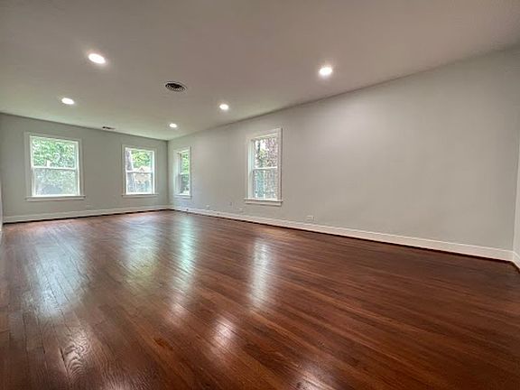 3rd image of 2420 White Oak Dr