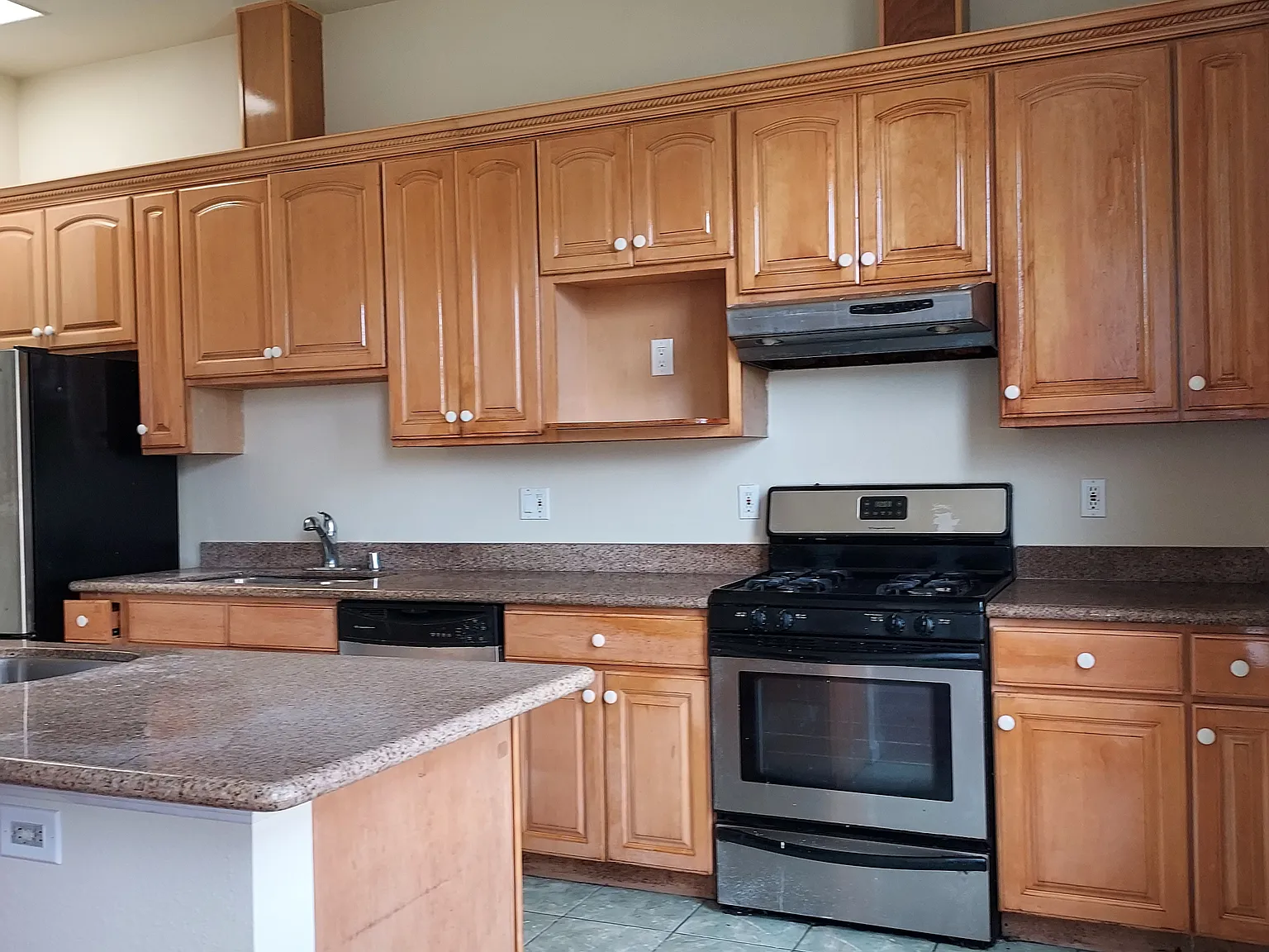 2 bed, 1.5 bath, 1000 sqft, $1,500 — Photo 2