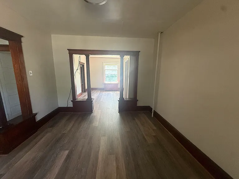 415 E Green St — Photo 4