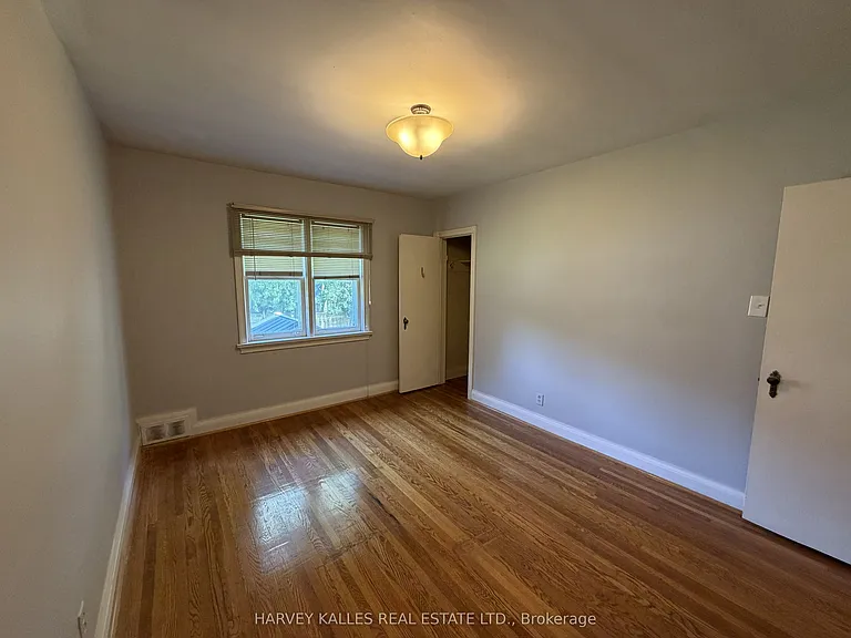 240 Joicey Blvd — Photo 8