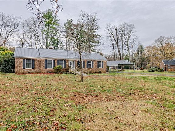 3rd image of 921 Dogwood Ln
