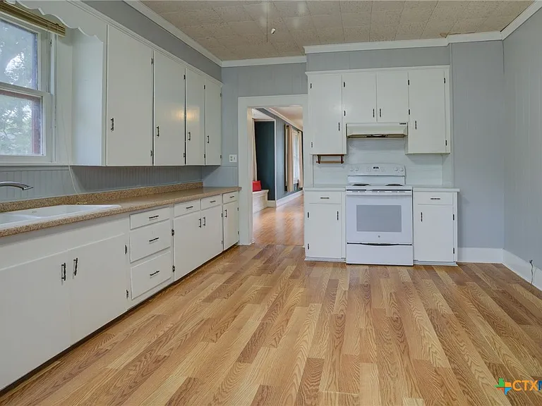 262 Clemens Ave — Photo 10