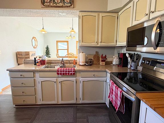 4th image of 121 Division St