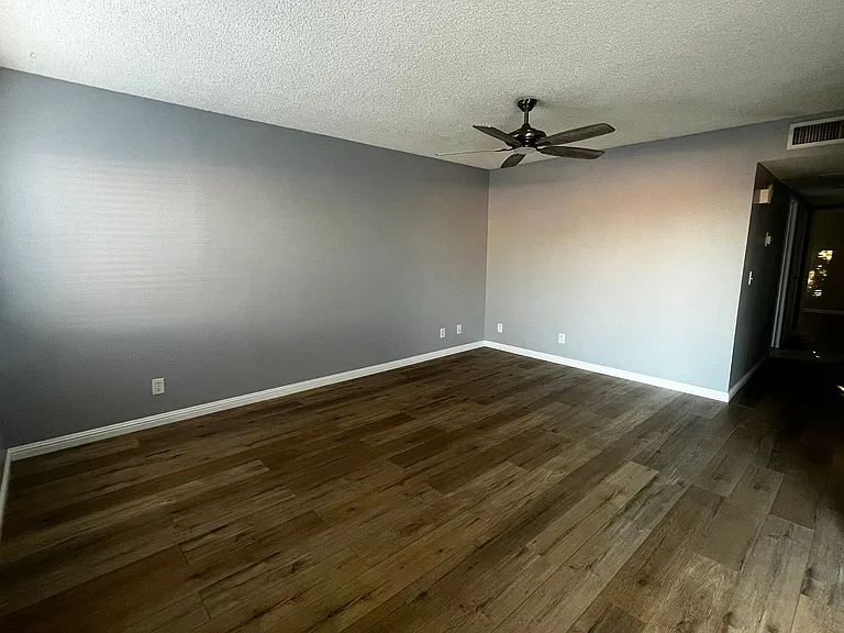 301 Brookside Ln #D-1 — Photo 3