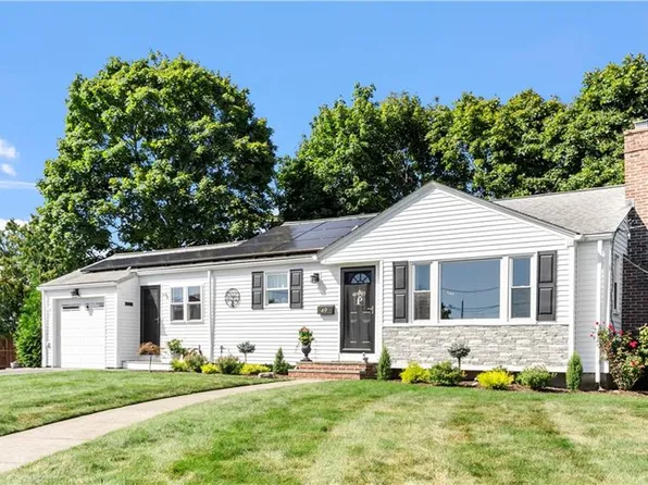 49 Elm Dr, Cranston, RI 02920