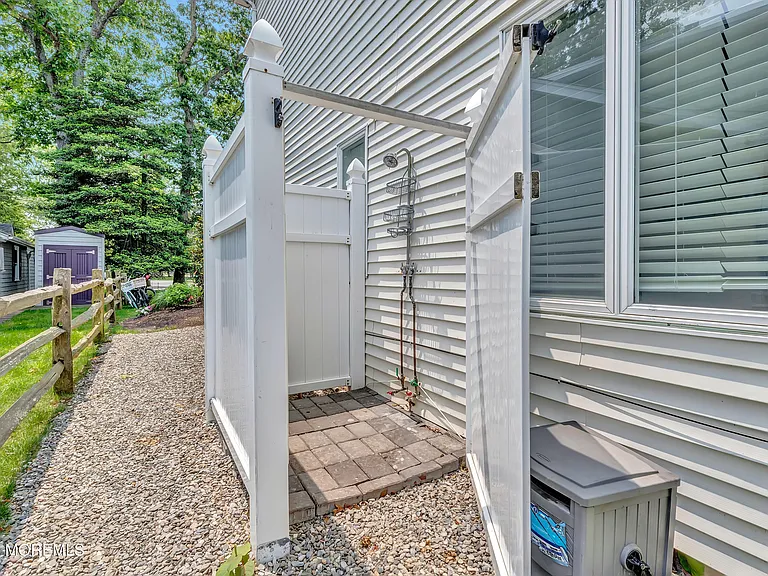 637 Beacon Blvd — Photo 23