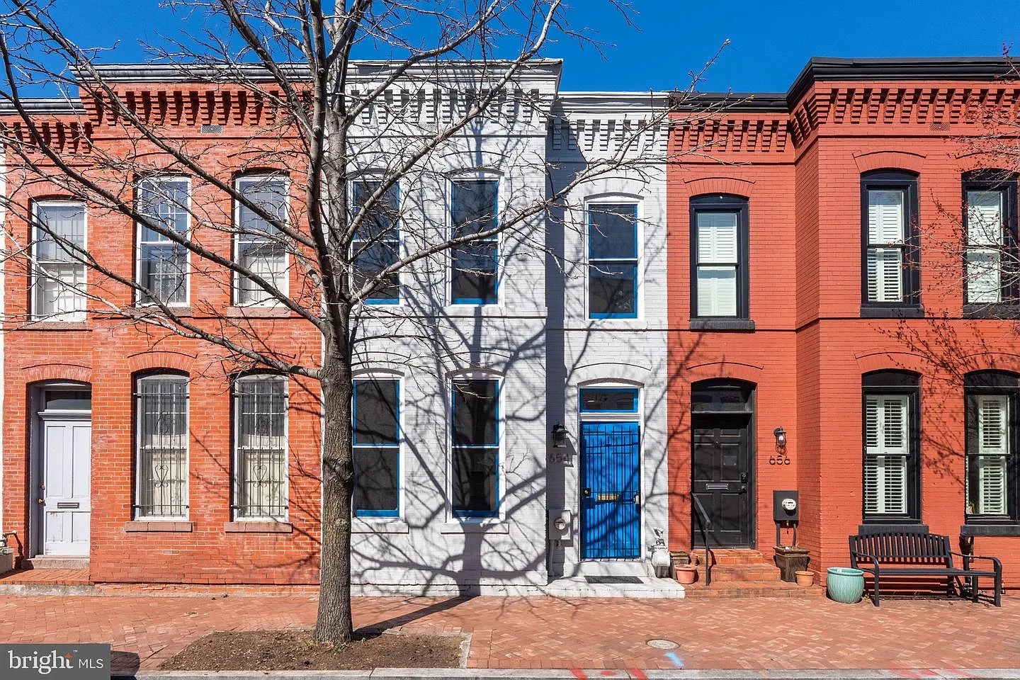 654 Acker Pl NE photo 1