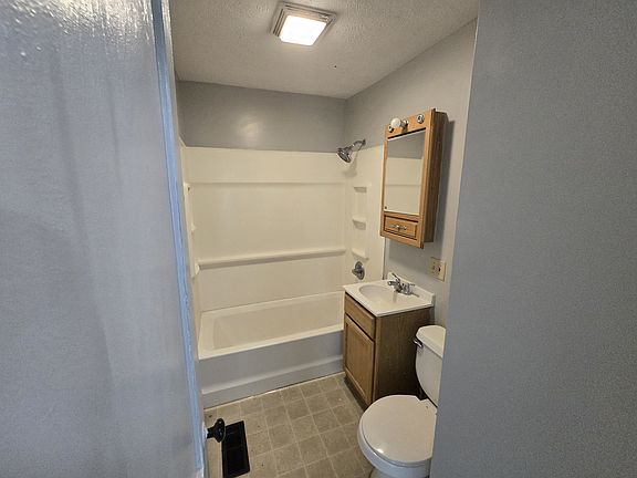 3rd image of 432 S Kenmore St