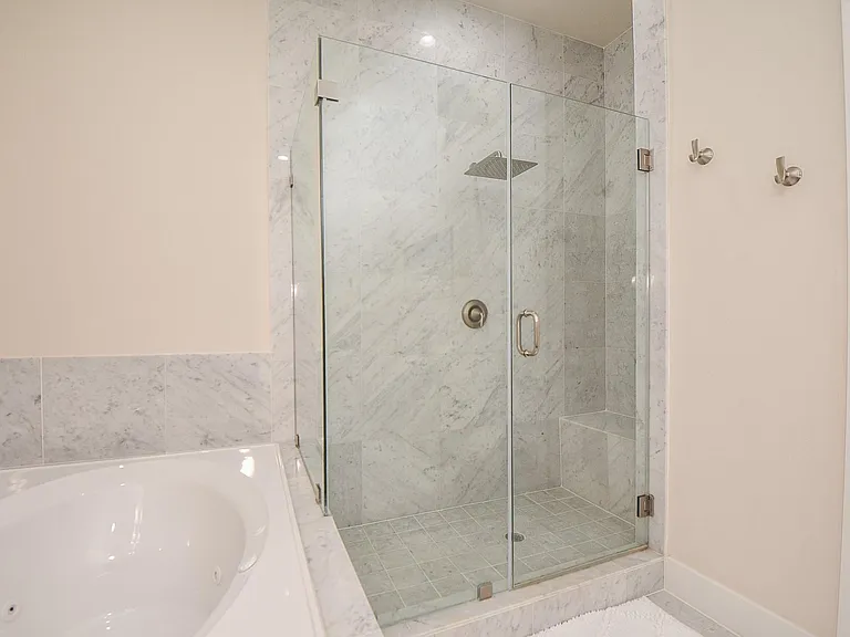 1204 Fowler St — Photo 18