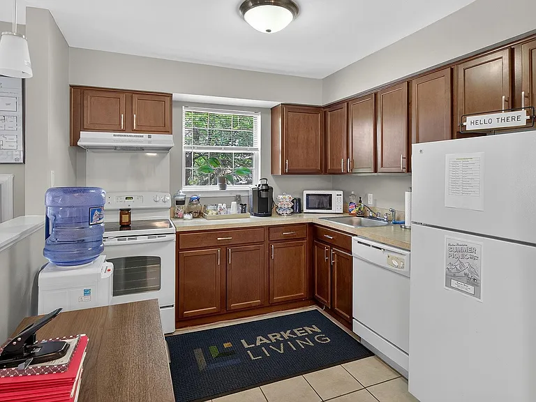 Waters Edge Apartments — Photo 6
