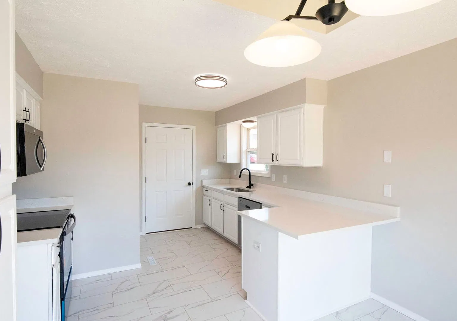 4 Bedroom | 3 Bathroom | 2 Car Garage| Springfield MO | Basement! | Fenced Backyard! — Photo 4