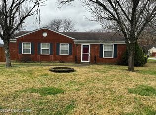 833 Blossom Rd, Louisville, KY 40229