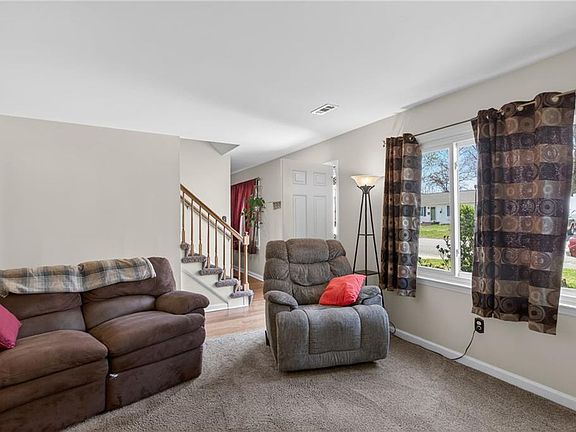 3rd image of 136 Harrington Rd