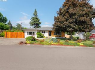 940 W Luellen Dr, Roseburg, OR