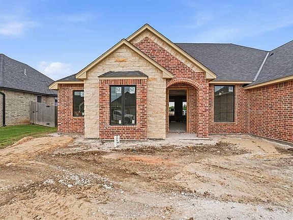 4th image of 2413 NE Falcon Ln